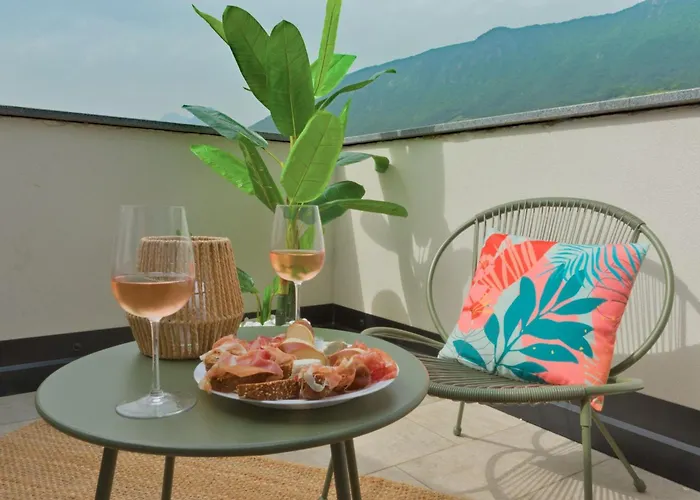 Penthouse Iseo Lake View - Free Wi-Fi And Private Parking Included
