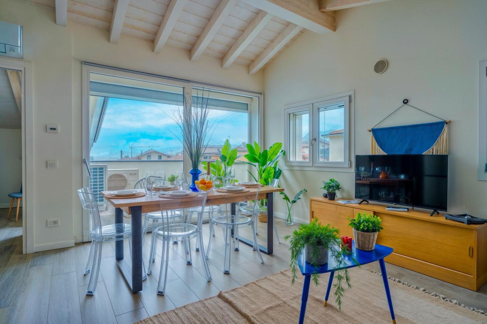 Penthouse Iseo View - Free Wi-fi And Private Parking Included * Sale Marasino