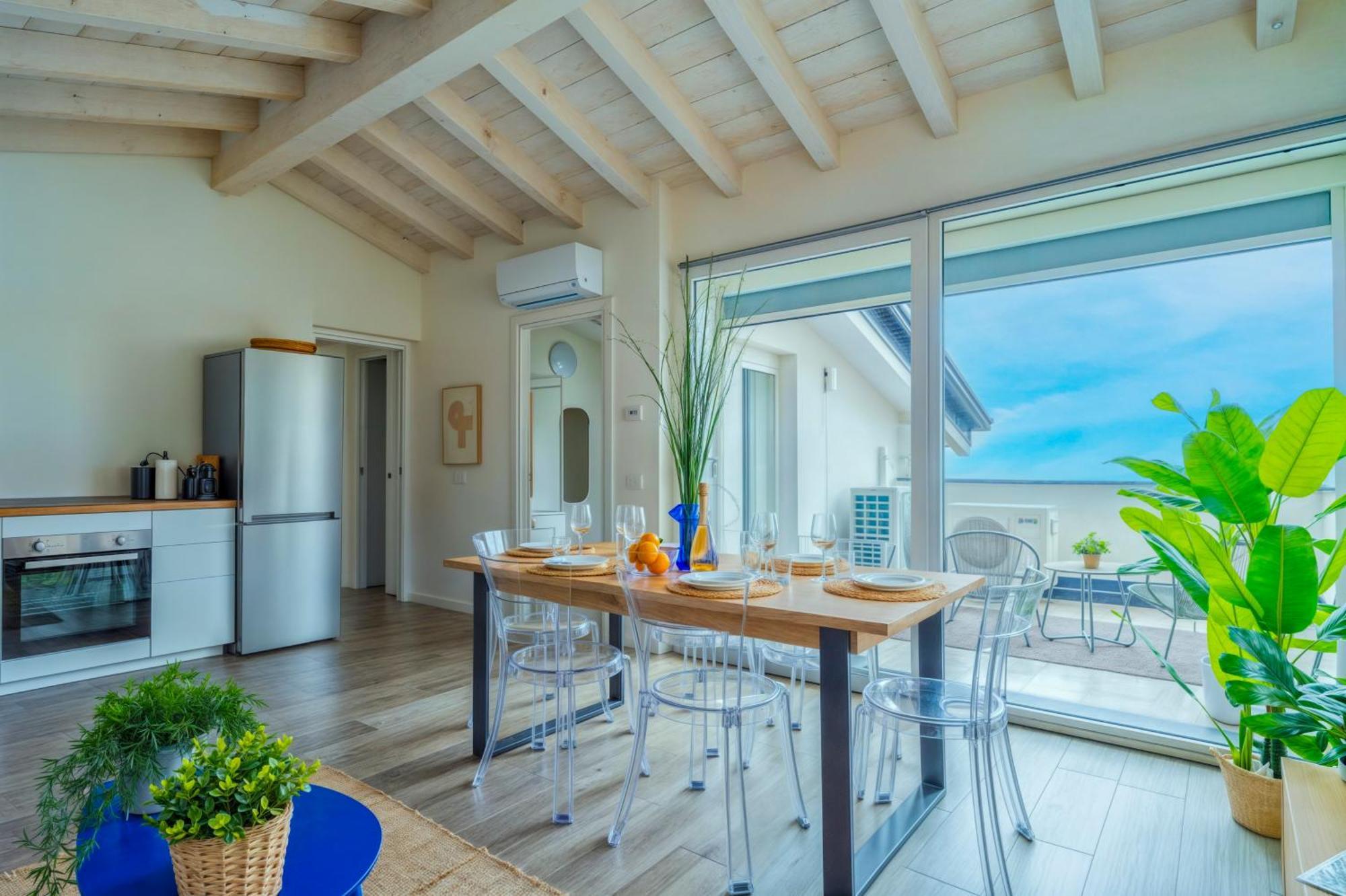 Apartment Penthouse Iseo View - Free Wi-fi And Private Parking Included
