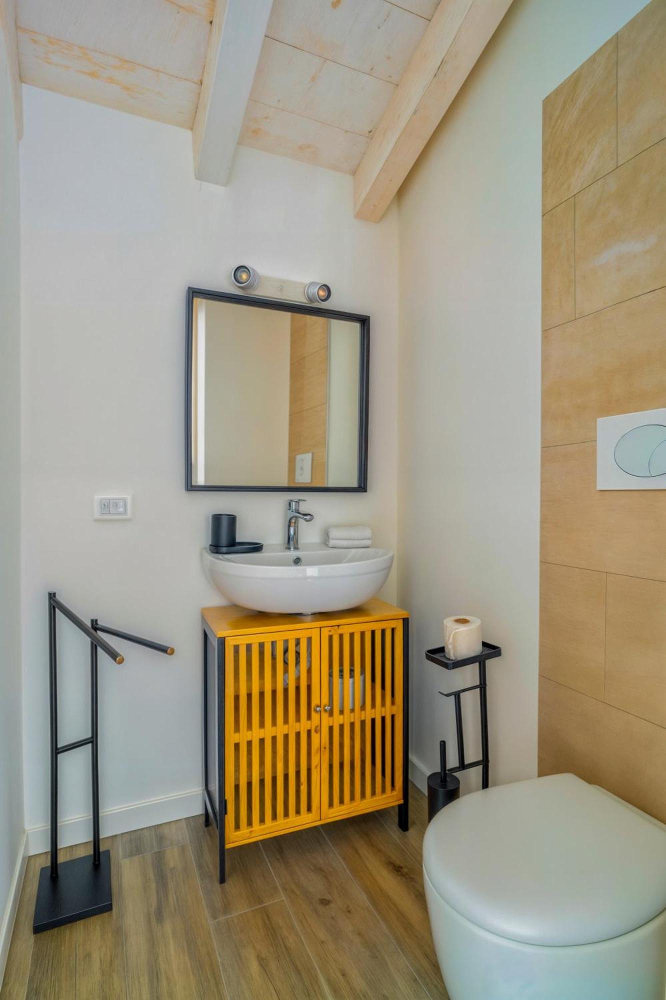 Apartment Penthouse Iseo View - Free Wi-fi And Private Parking Included Sale Marasino