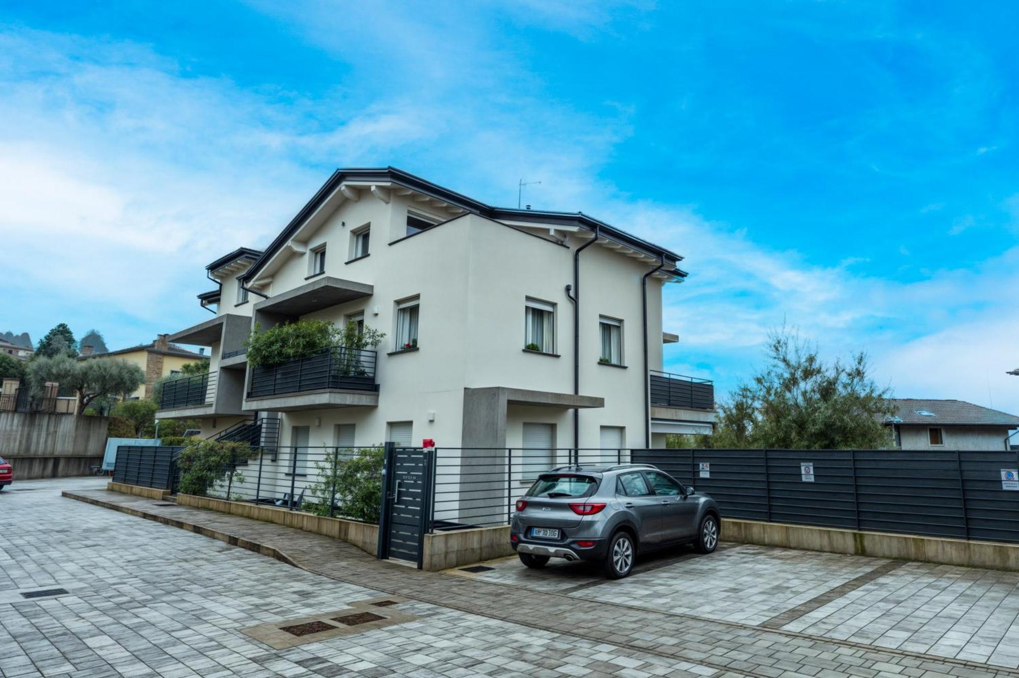 Apartment Penthouse Iseo View - Free Wi-fi And Private Parking Included *