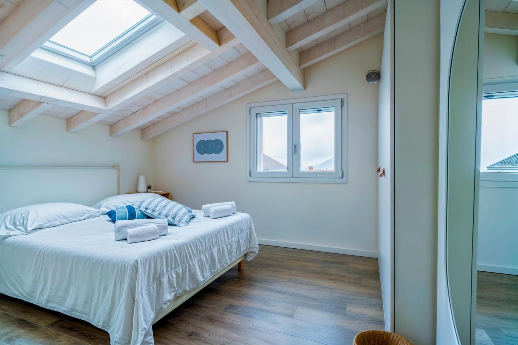 Penthouse Iseo View - Free Wi-fi And Private Parking Included